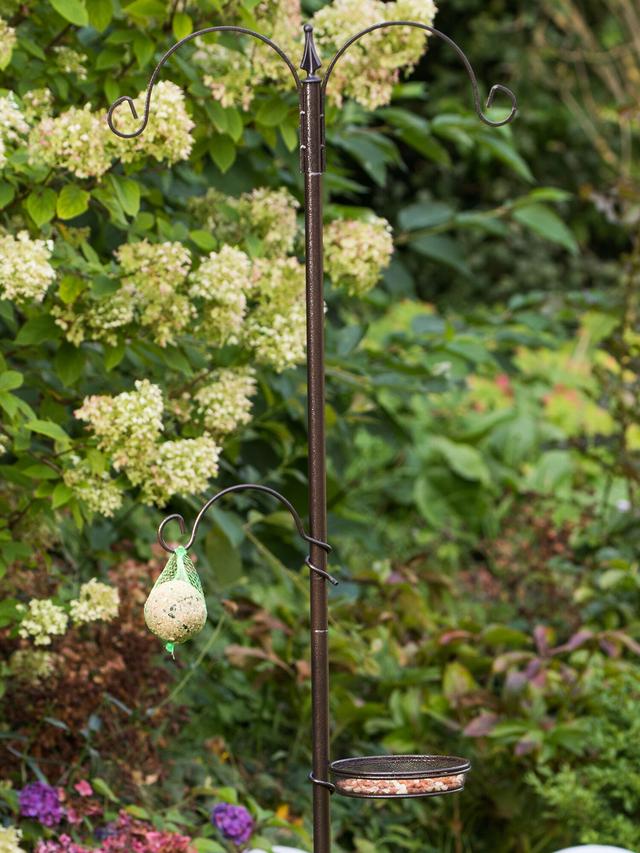 Meisenknödelhalter mit Futterkorb