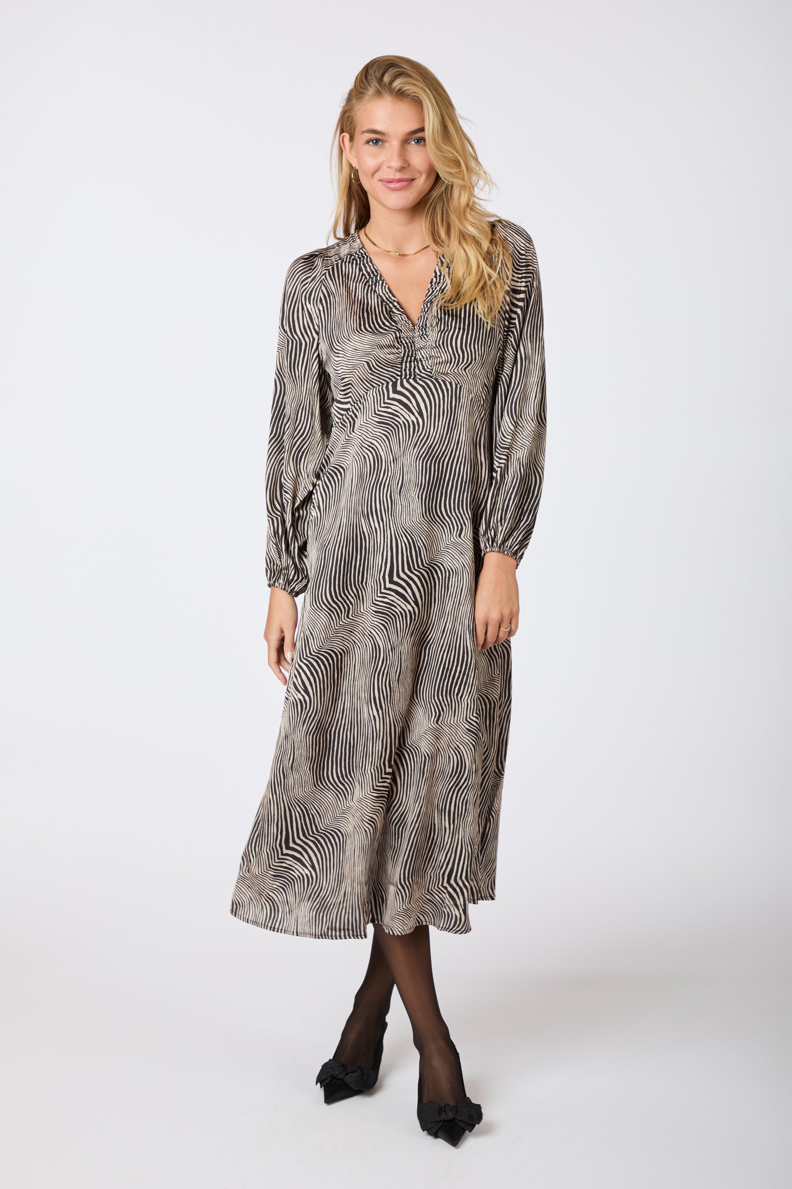 Neo Noir  Isobel Floating Wave kjole - Dark Sand