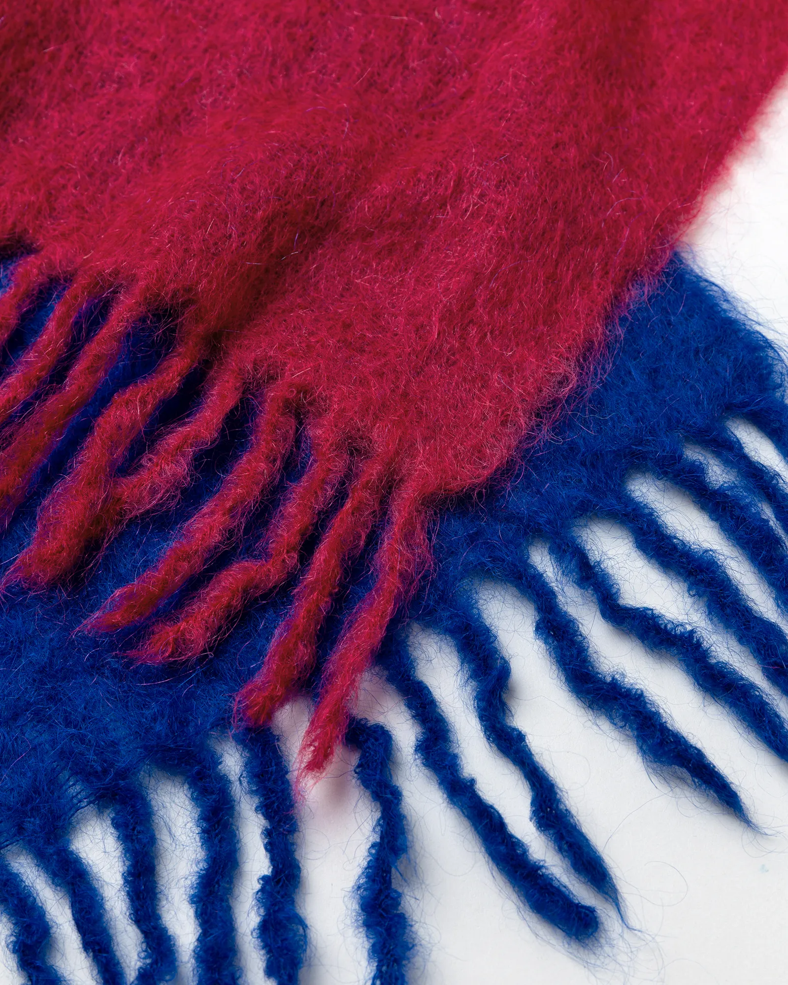 Cachecol Ganni Mohair com Franjas em Degradê