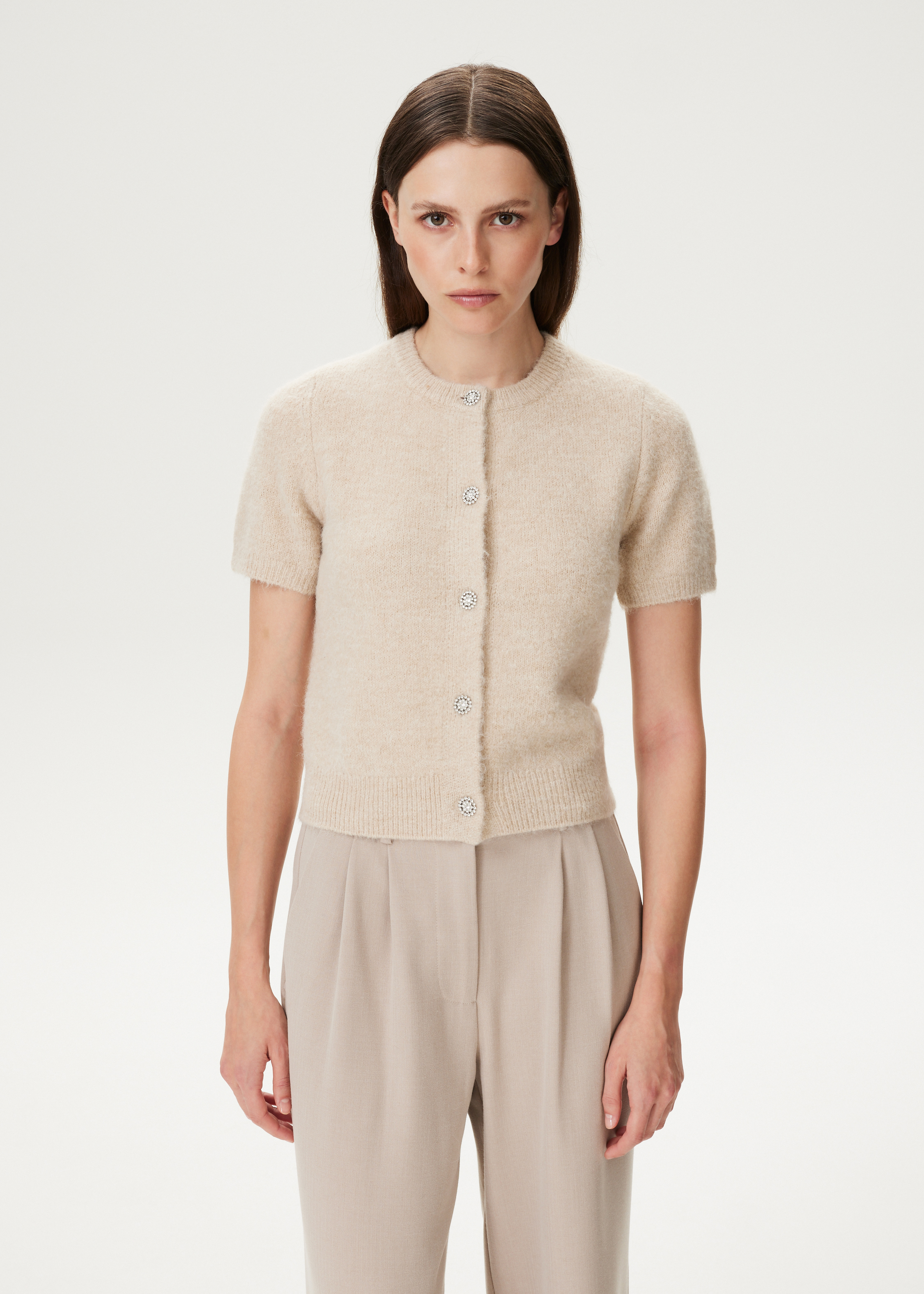 Pantalon met plooien en knoopdetail