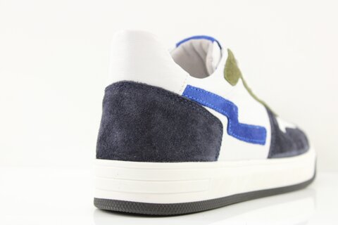 Hip Sneaker