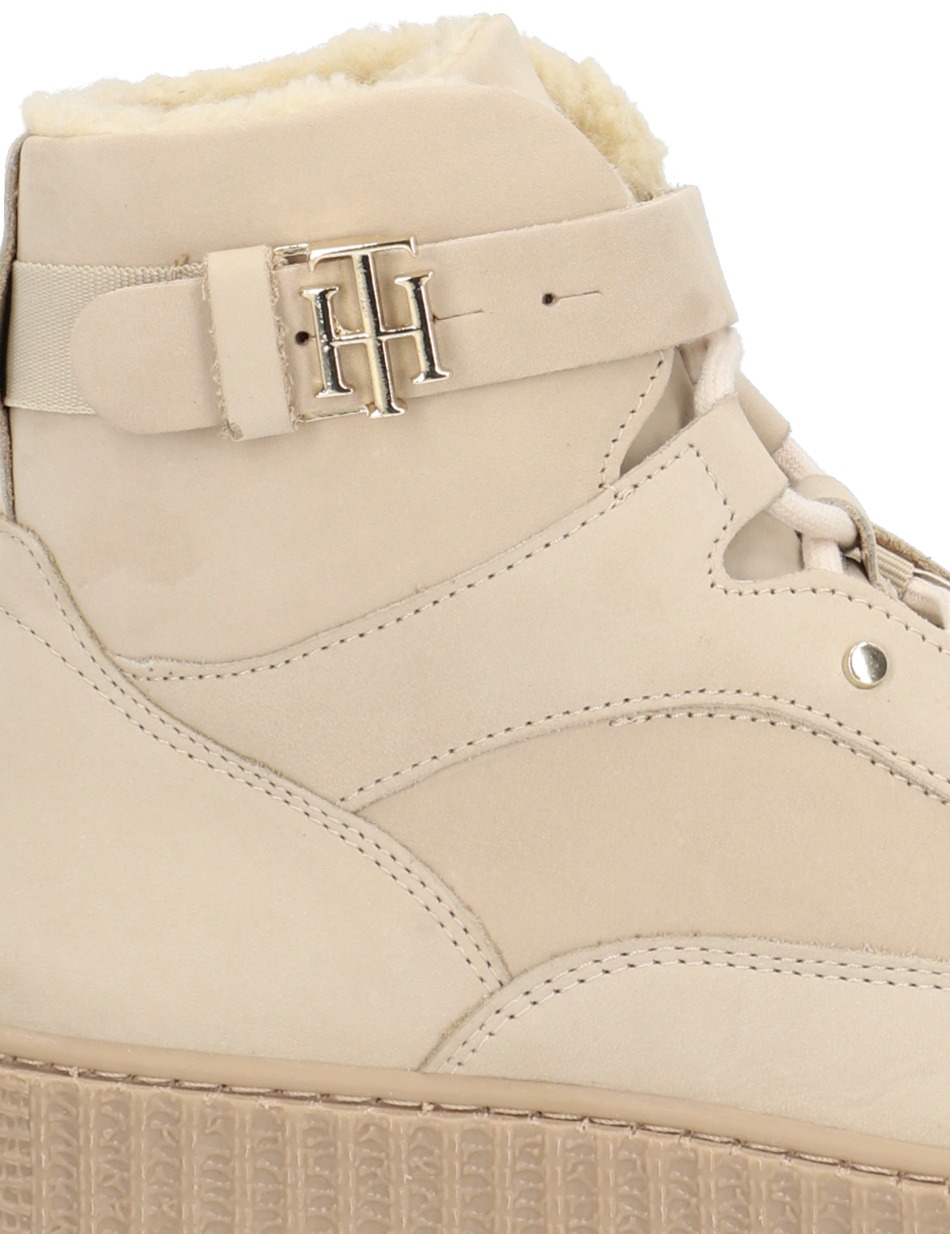 Warmlined Lace Up Boots