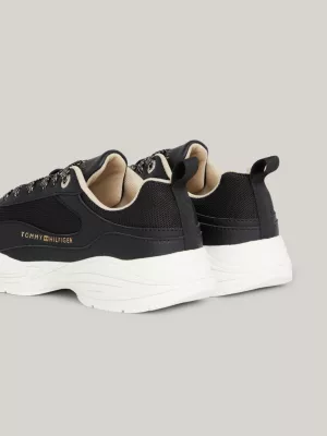 Tênis Runner com Cadarços Grossos e Detalhes Salpicados