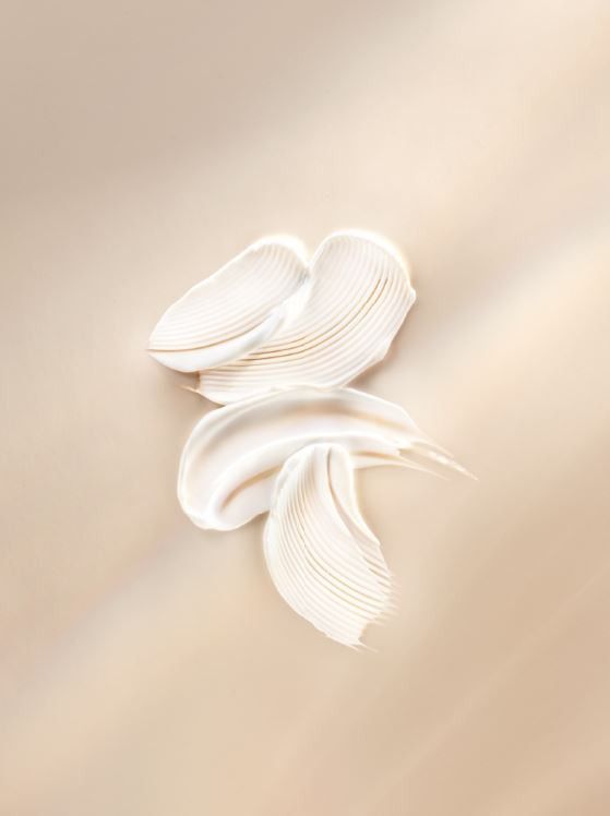Tratamiento de Día Reafirmante Alisador de Arrugas con Ceramidas en Textura Crema Clásica Antiarrugas y antiedad lujo