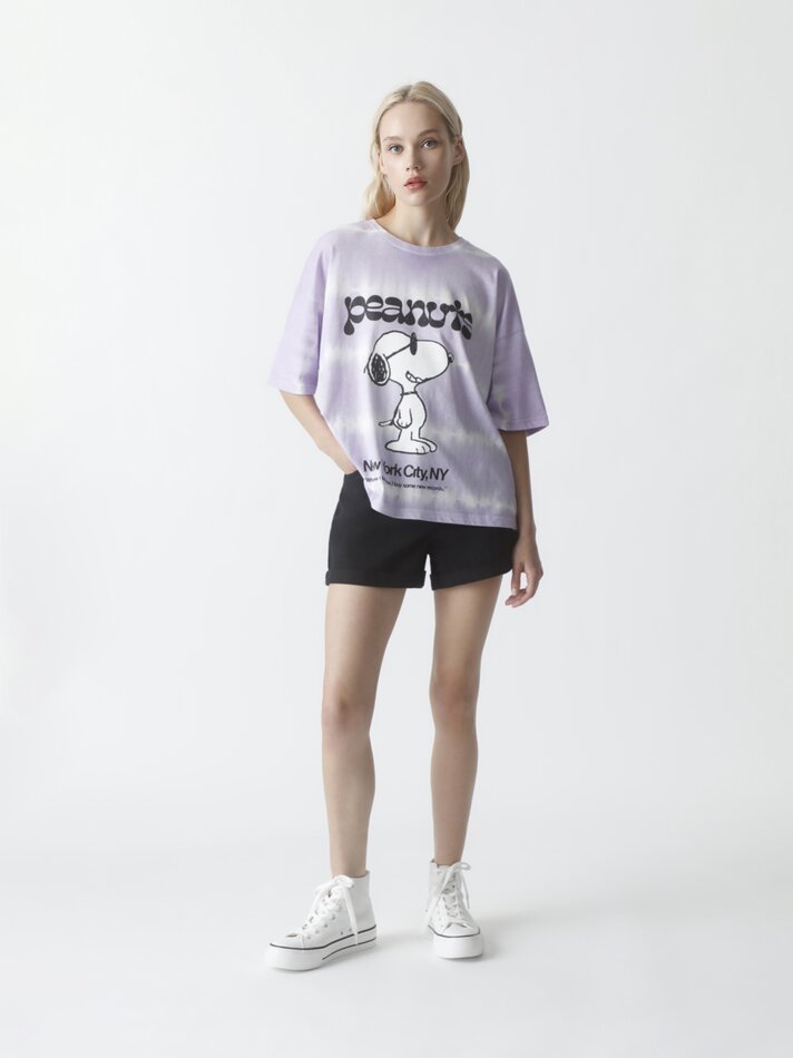 Camiseta tie-dye Snoopy Peanuts™ - Lilás/Branco