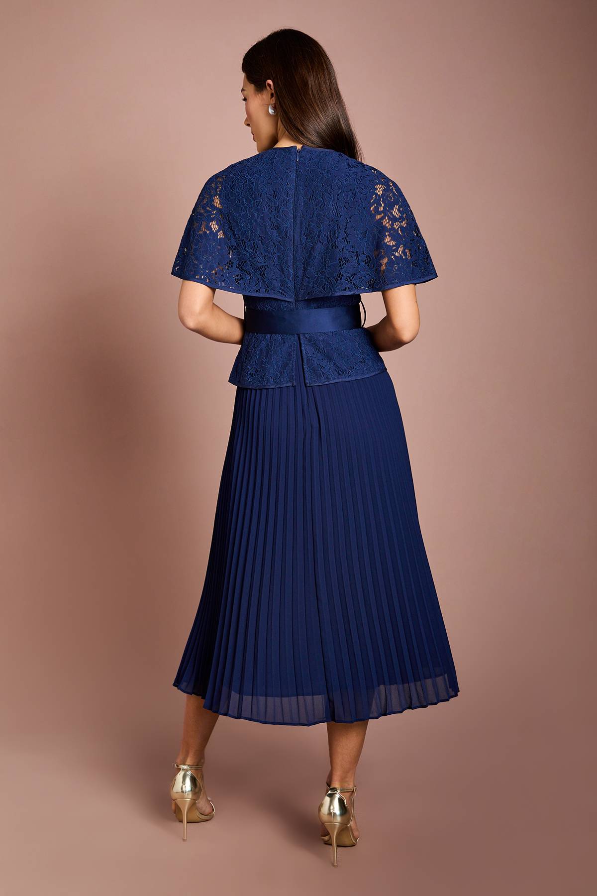 Coast Robe Midi Plissée 2 En 1 En Dentelle À Manches Cape