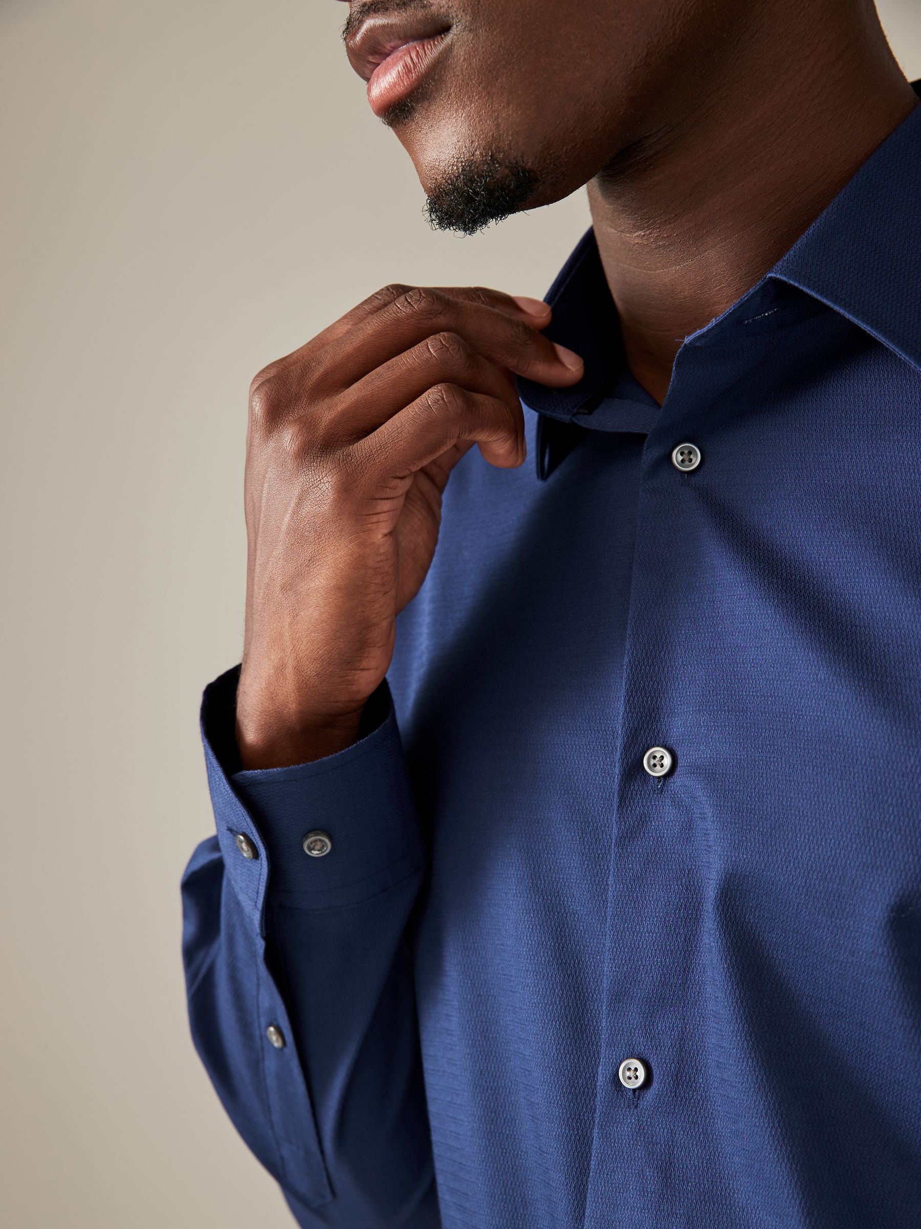 Saffierblauw - Normale Pasvorm - Onderhoudsvriendelijk, getextureerd, slim fit overhemd met enkele manchet