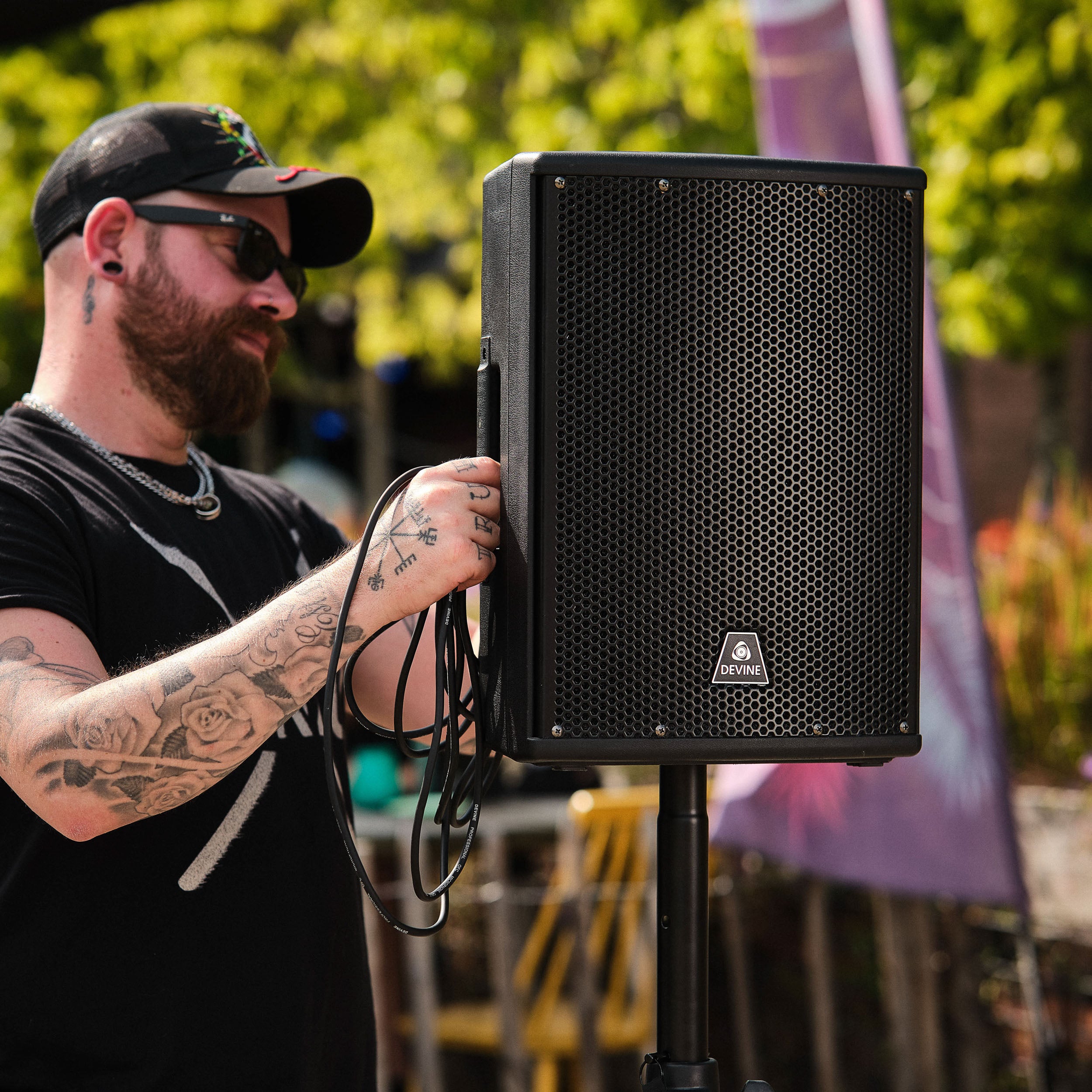 Devine Axeo 10A mobiele speaker-kit met draadloze microfoon en tassen/hoezen