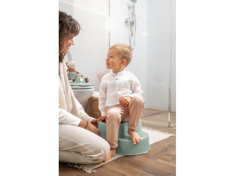 Rotho Babydesign Trittschemel TILO Sage Green Praktischer und rutschfester 2-Stufen-Schemel