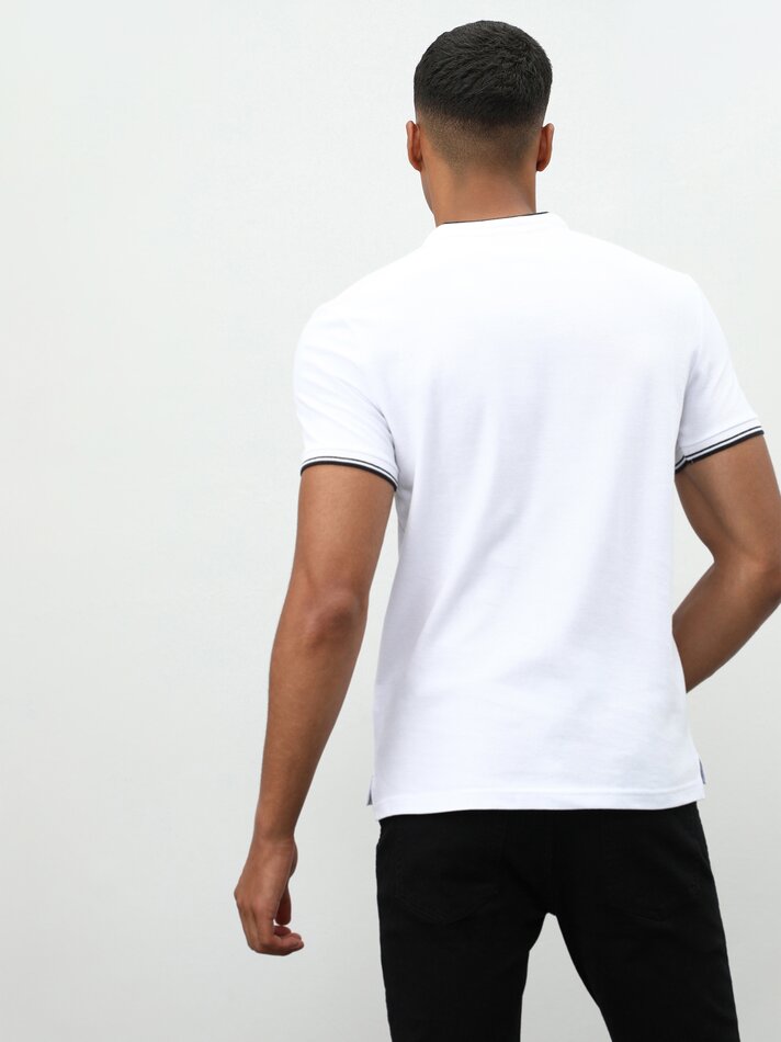 Camisa polo bordada com gola mandarim - Branca