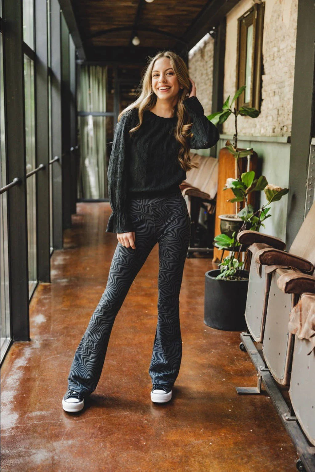 LOOXS flared broek met all over print grijs/donkergrijs
