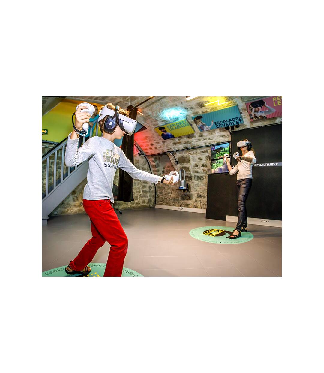 Séance de réalité virtuelle d'1h pour 2 à Paris - SMARTBOX - Coffret Cadeau Sport & Aventure
