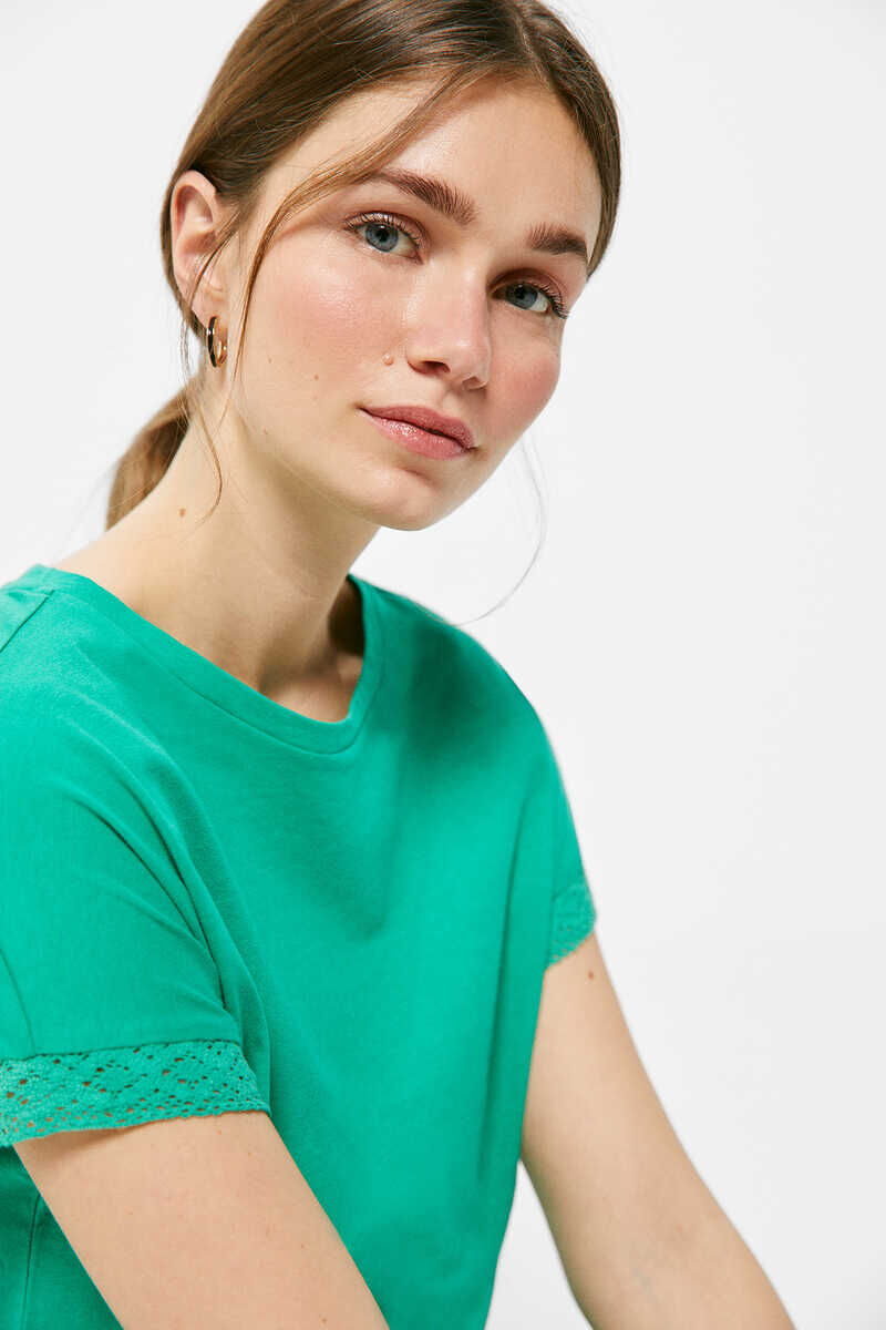 Camiseta lisa com mangas de crochê - Verde