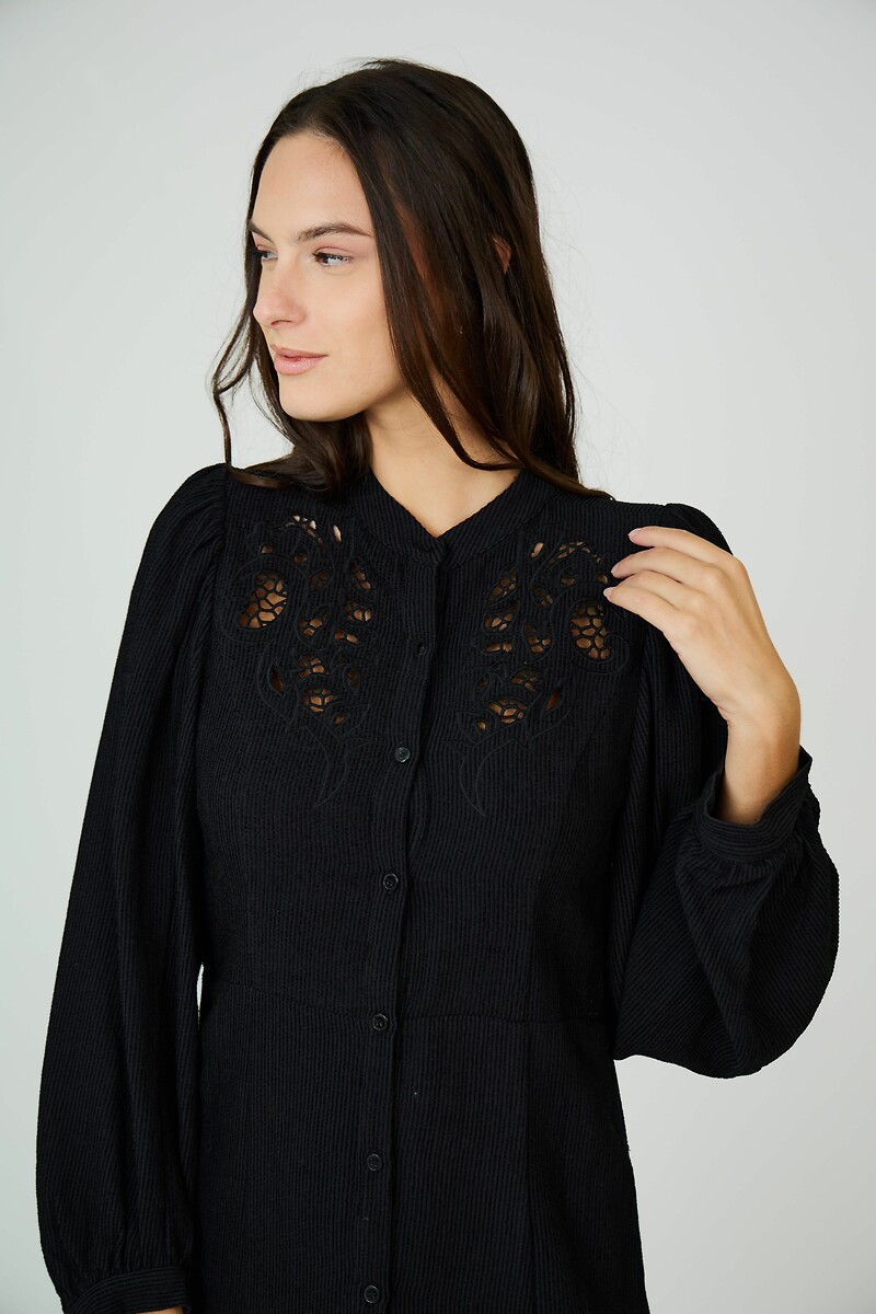 ATÉ BREVE<br>Vestido curto com mangas compridas e gola alta