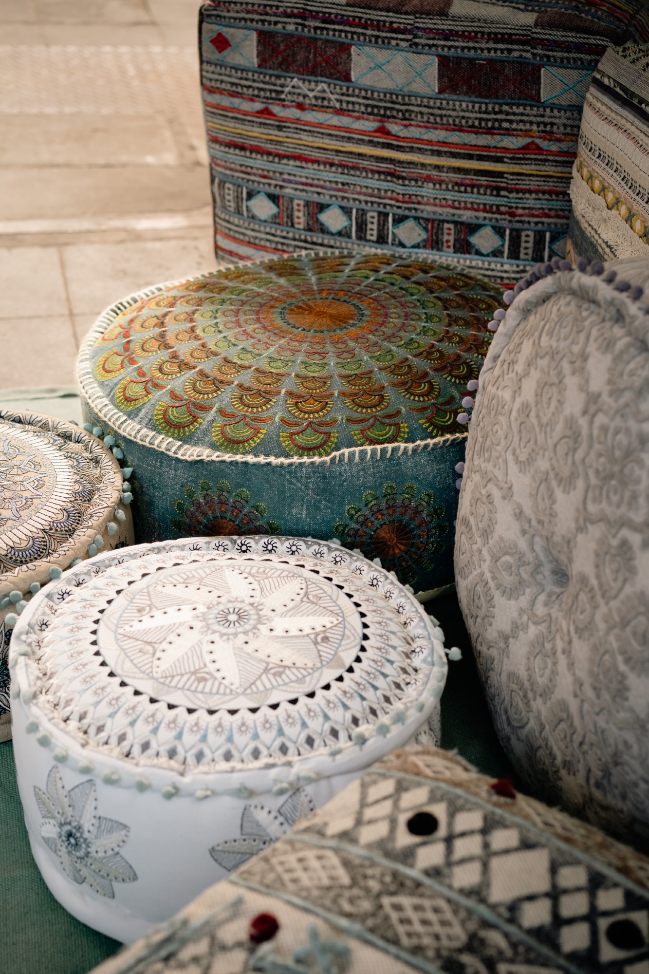 Pouf 'Bajni', multicolor, T 60 cm, B 60 cm, H 20 cm von fischer's lagerhaus