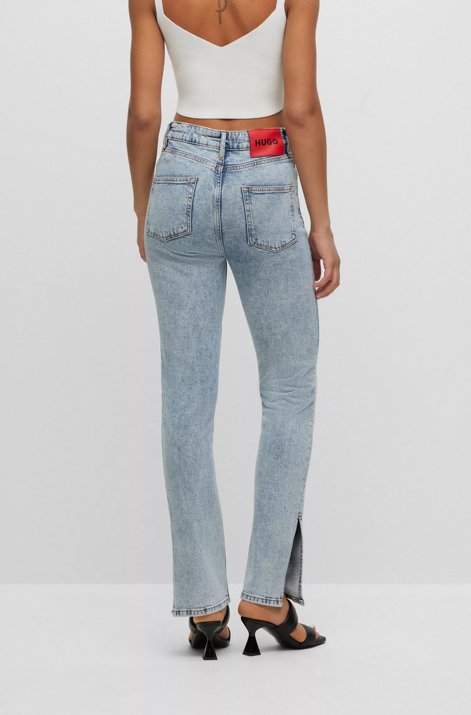 Calça jeans HUGO vermelha, corte regular, cintura alta, em denim com lavagem lunar.