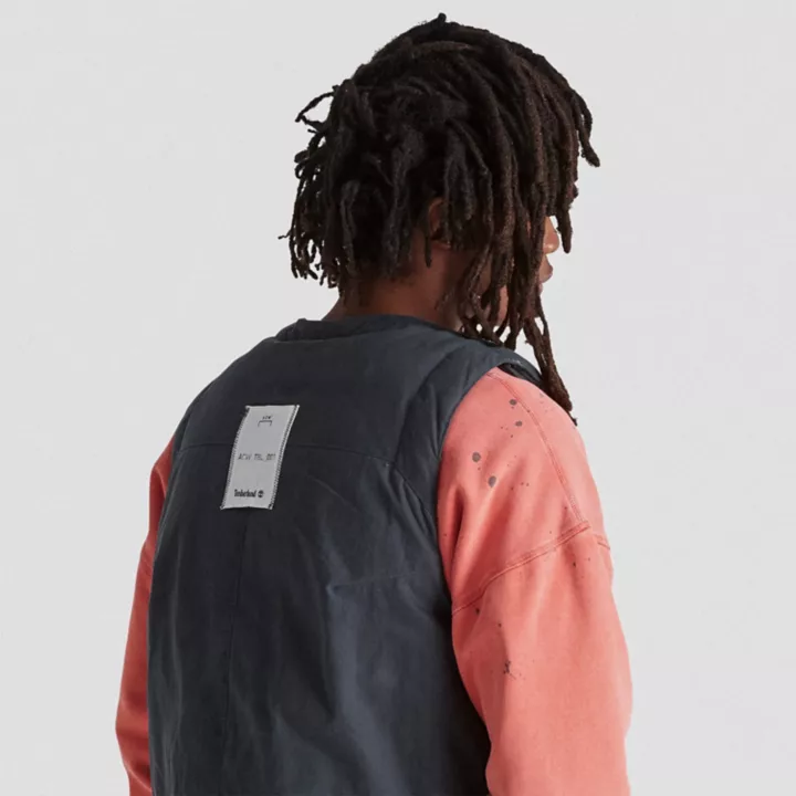 Colete isolante Timberland x A-COLD-WALL* Future73 unissex na cor cinza escuro.