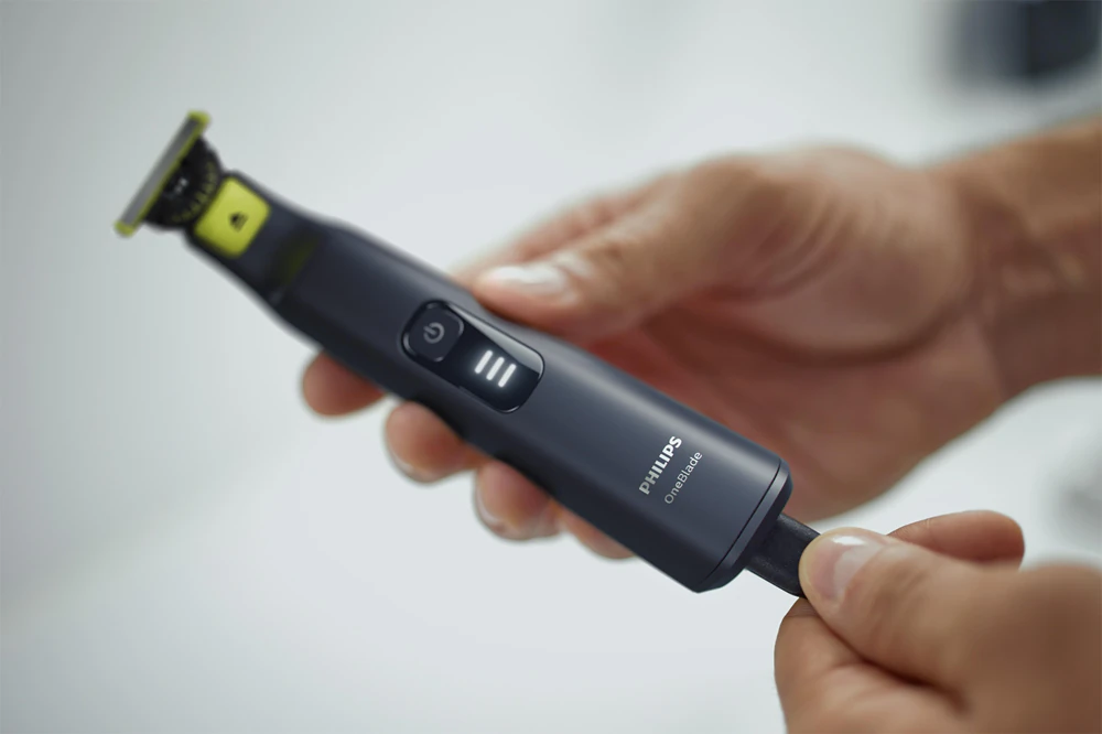 OneBlade Pro 360 Face   Body Elektrischer Haarschneider Bart Trimmer Akku Rasierer (QP6542/15) - Schwarz / Grün