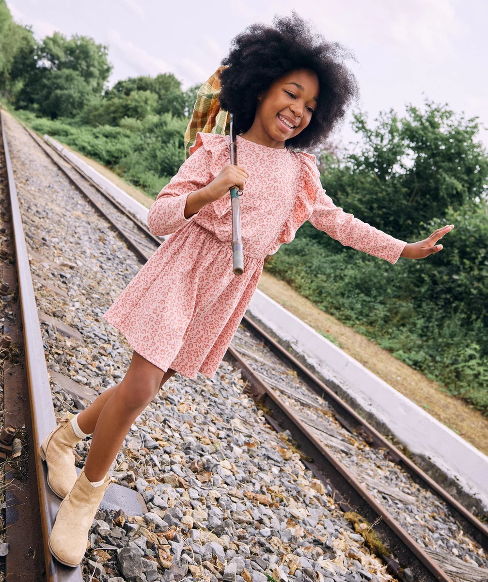ROBE FILLE ROSE IMPRIMÉ FLEURI ET DÉTAILS VOLANTÉS