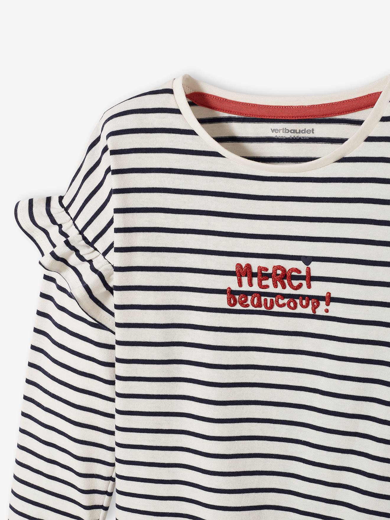 Camiseta infantil listrada branca clara com mensagem e mangas com babados.