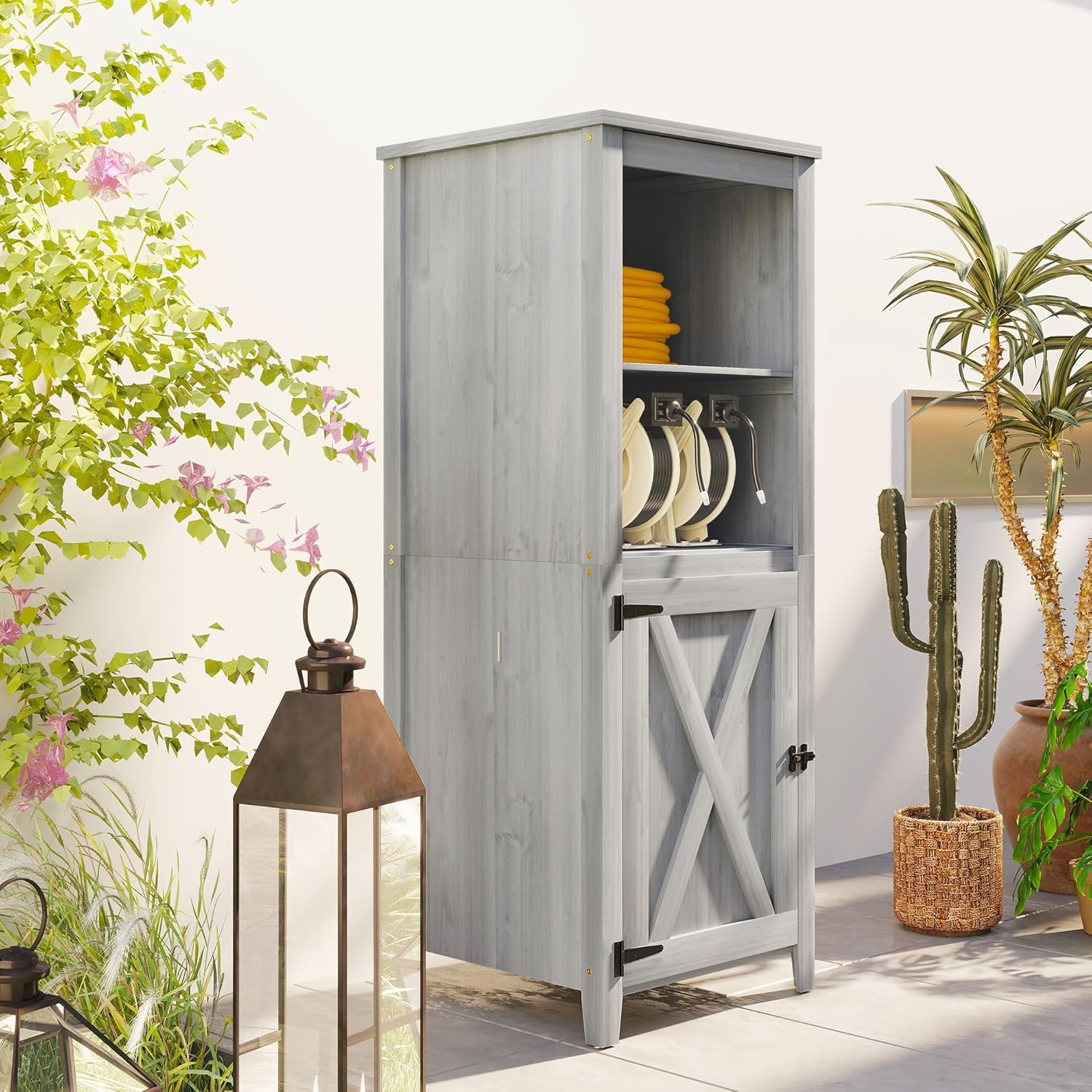 Outsunny Gartenschrank Holz, wetterfest 60x60x160cm Gartenschuppen, Geräteschuppen mit höhenverstellbar Ablagen, Tür, Abschließbar Gerätehaus, Geräteschrank für Terrasse, Hinterhof, Garten, Hellgrau