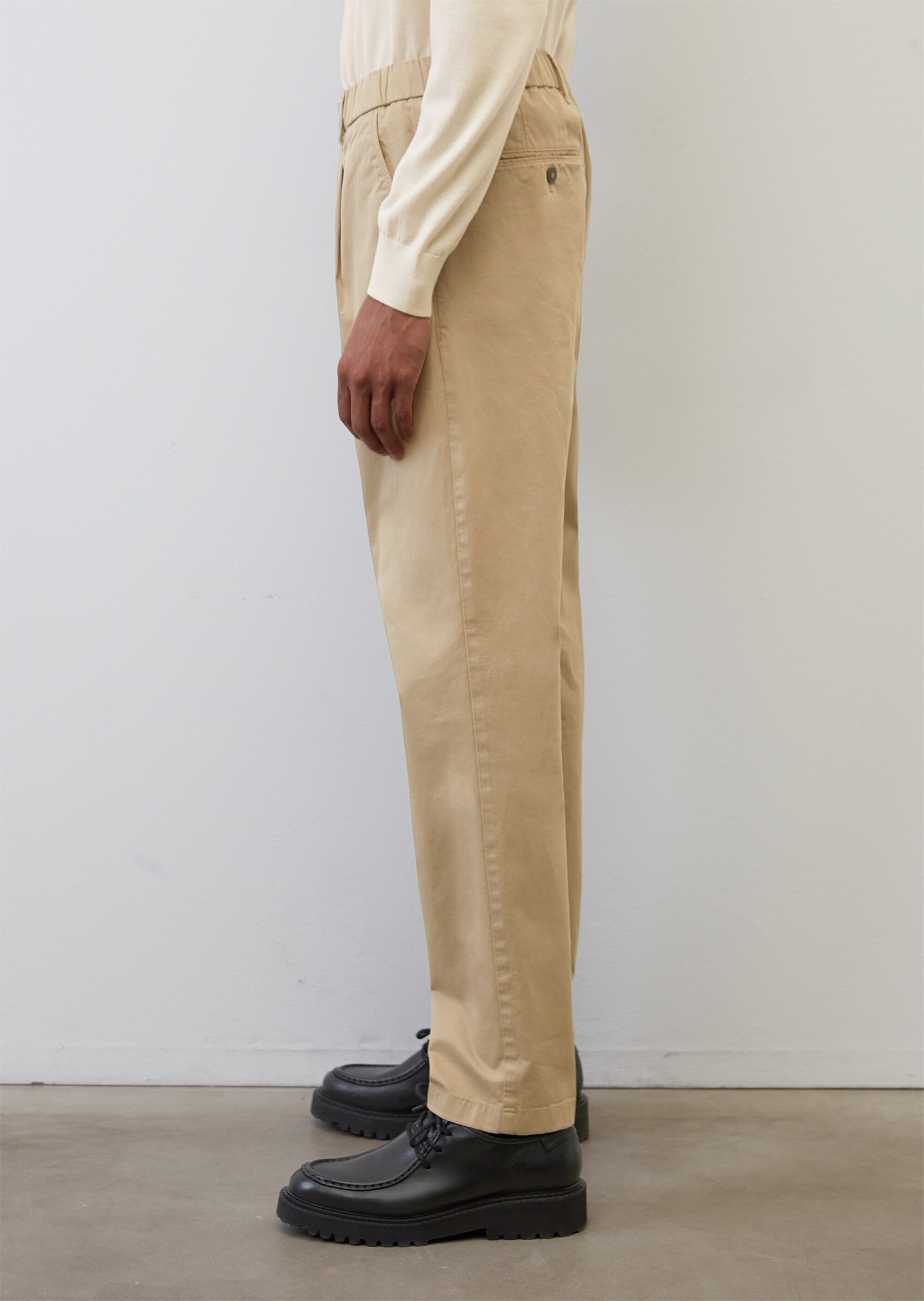 Chino - Modell OSBY Jogger pleats aus hochwertigem Bio-Baumwolle-Mix