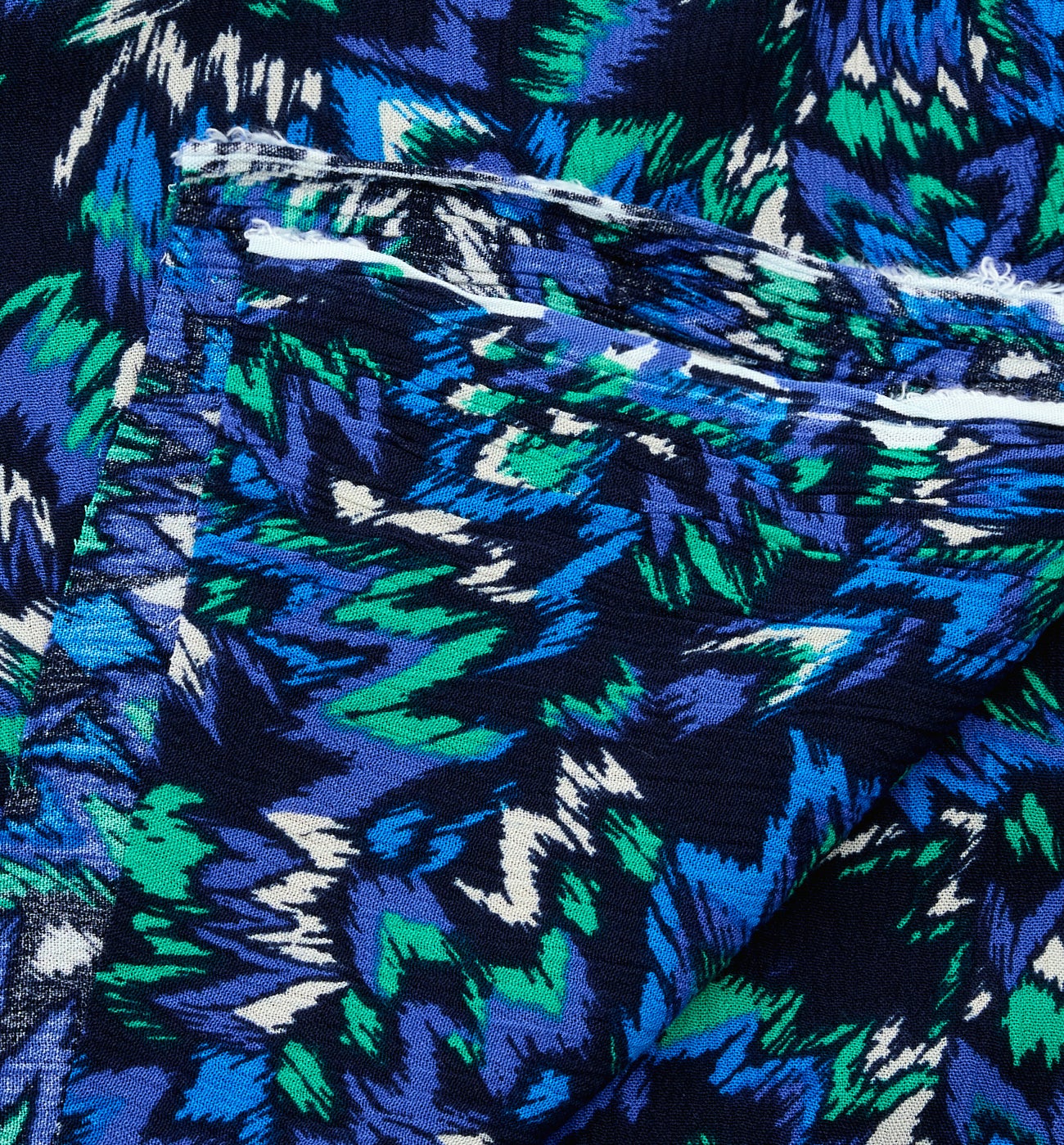 Coupon de 2 m viscose crinkle - Imprimé noir