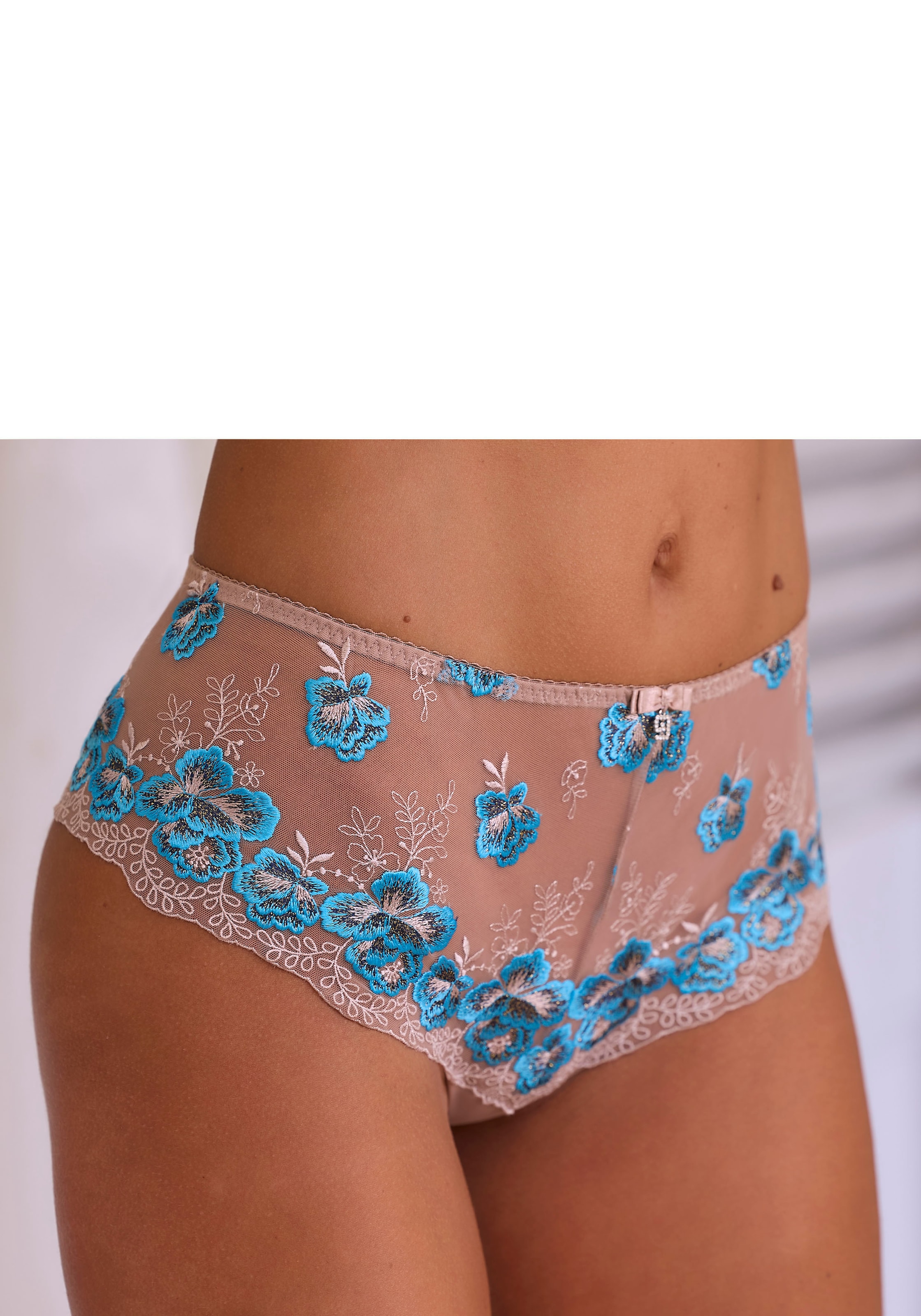 Nuance Panty , mit edler Stickereispitze in floraler Optik