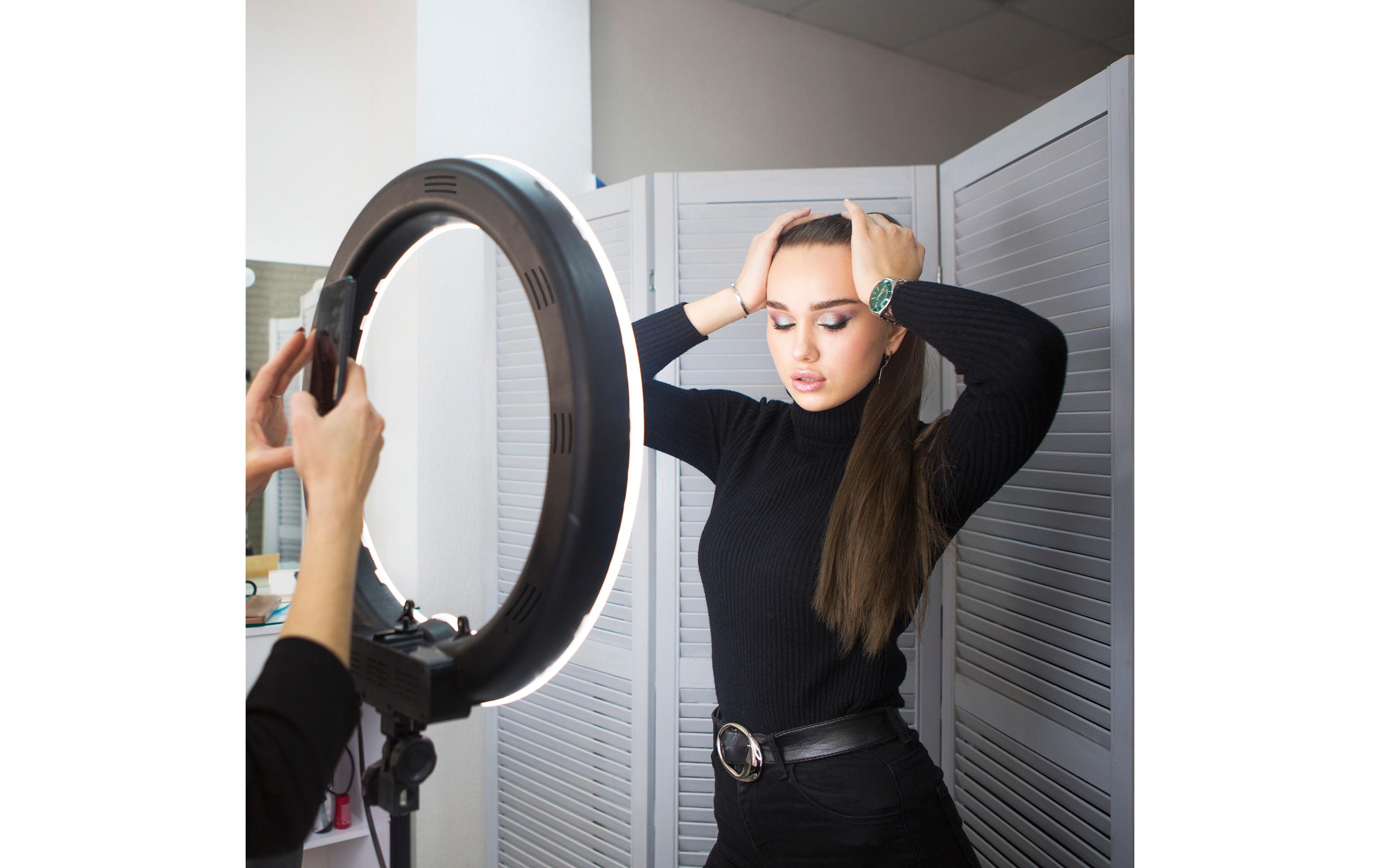 Dimmbares LED Ring Light Make-up & Vlogging RL18 Ø 45 cm<br>LED-Ringlicht für Make-up, Vlogging oder Fotografie