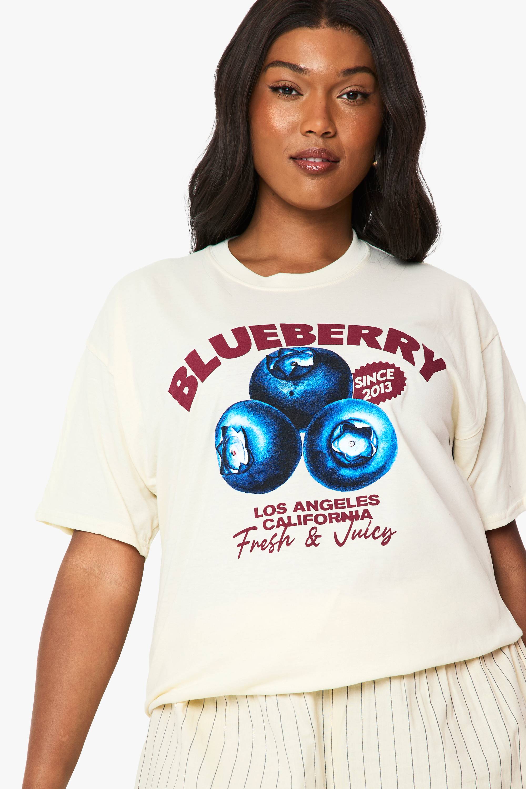 boohoo T-shirt Oversize Imprimé Myrtille Grande Taille
