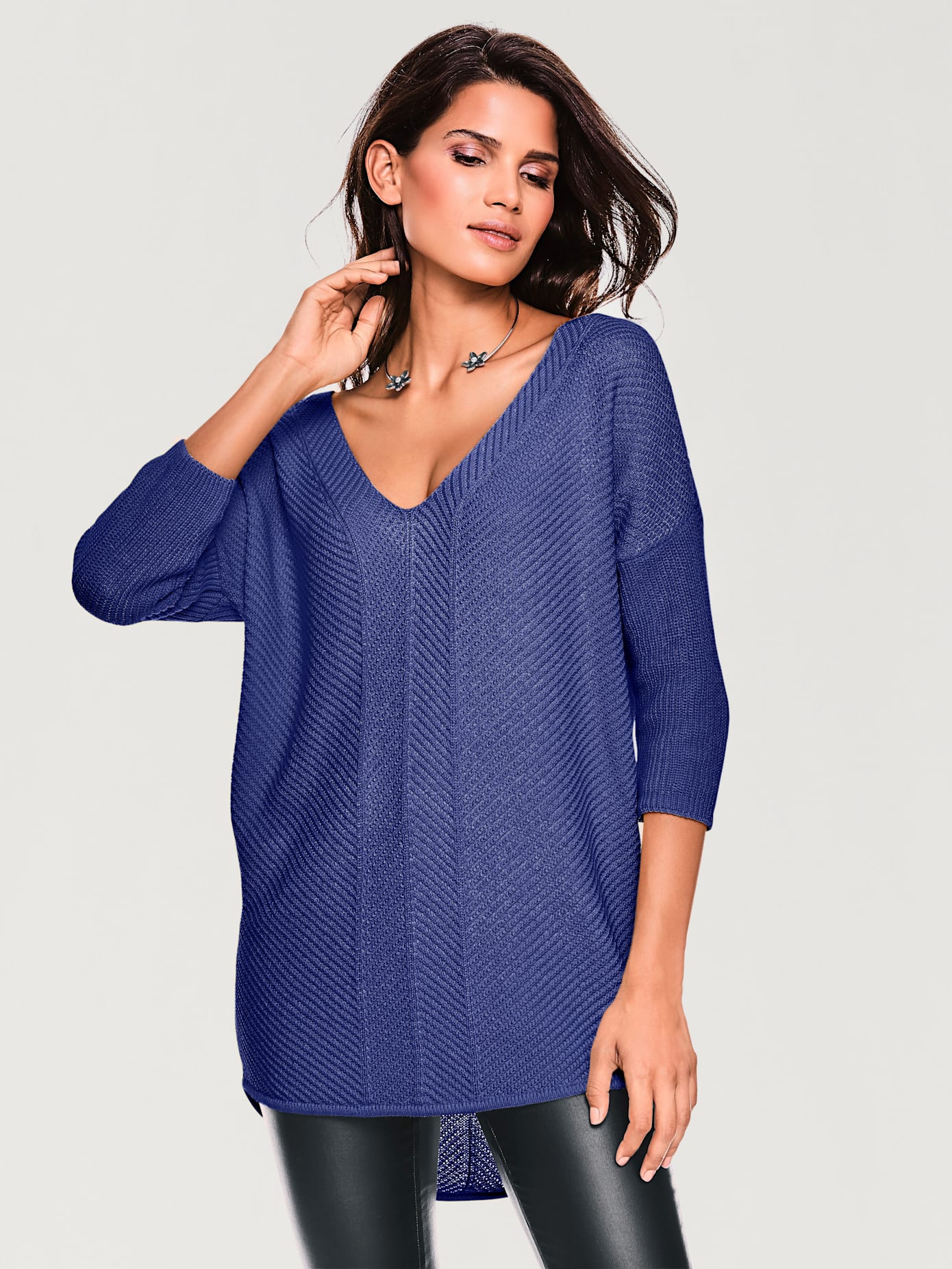 Pull col v look ample tendance
