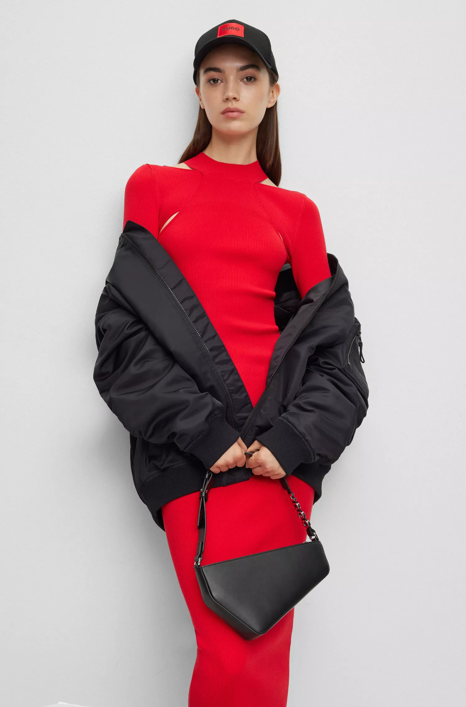 Vestido tubinho de malha vermelho HUGO com mangas compridas e detalhes vazados.