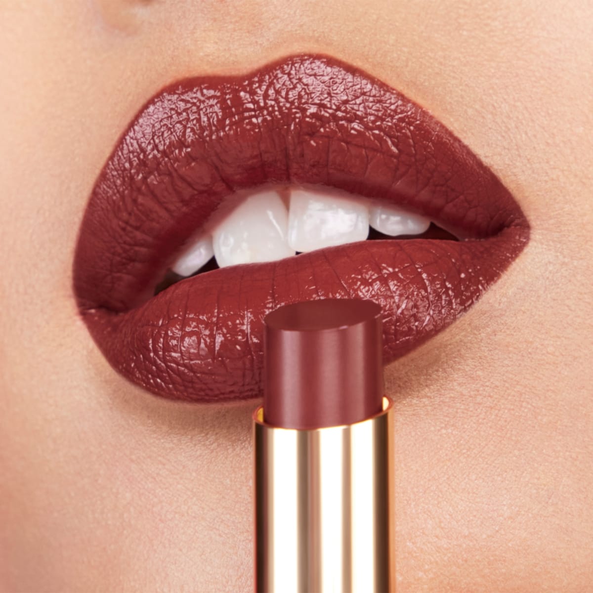 YVES SAINT LAURENT Rouge Pur Couture The Bold Rouge à Lèvres Brillant Longue Tenue