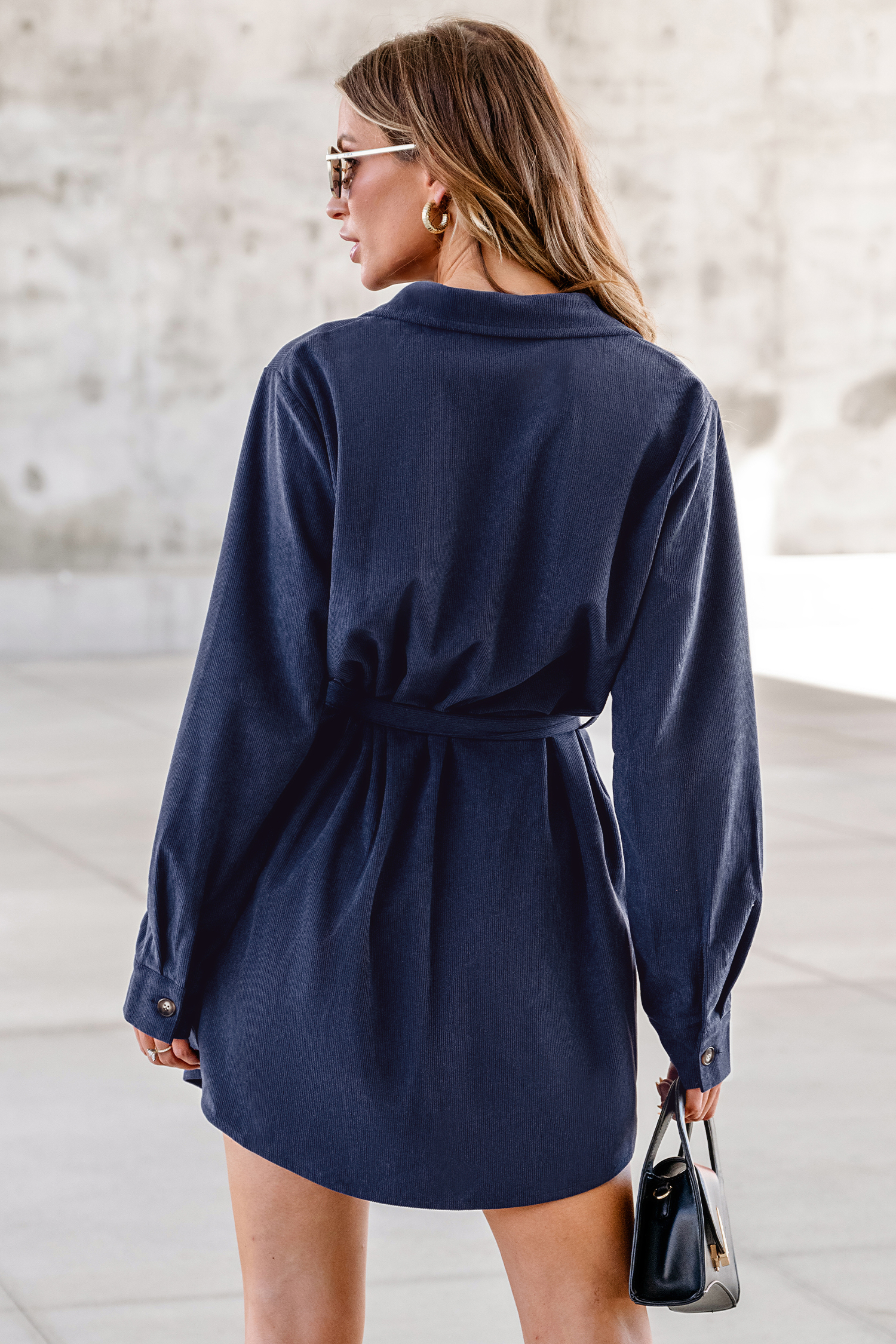 Robe à boutons sur le devant avec ceinture en velours côtelé