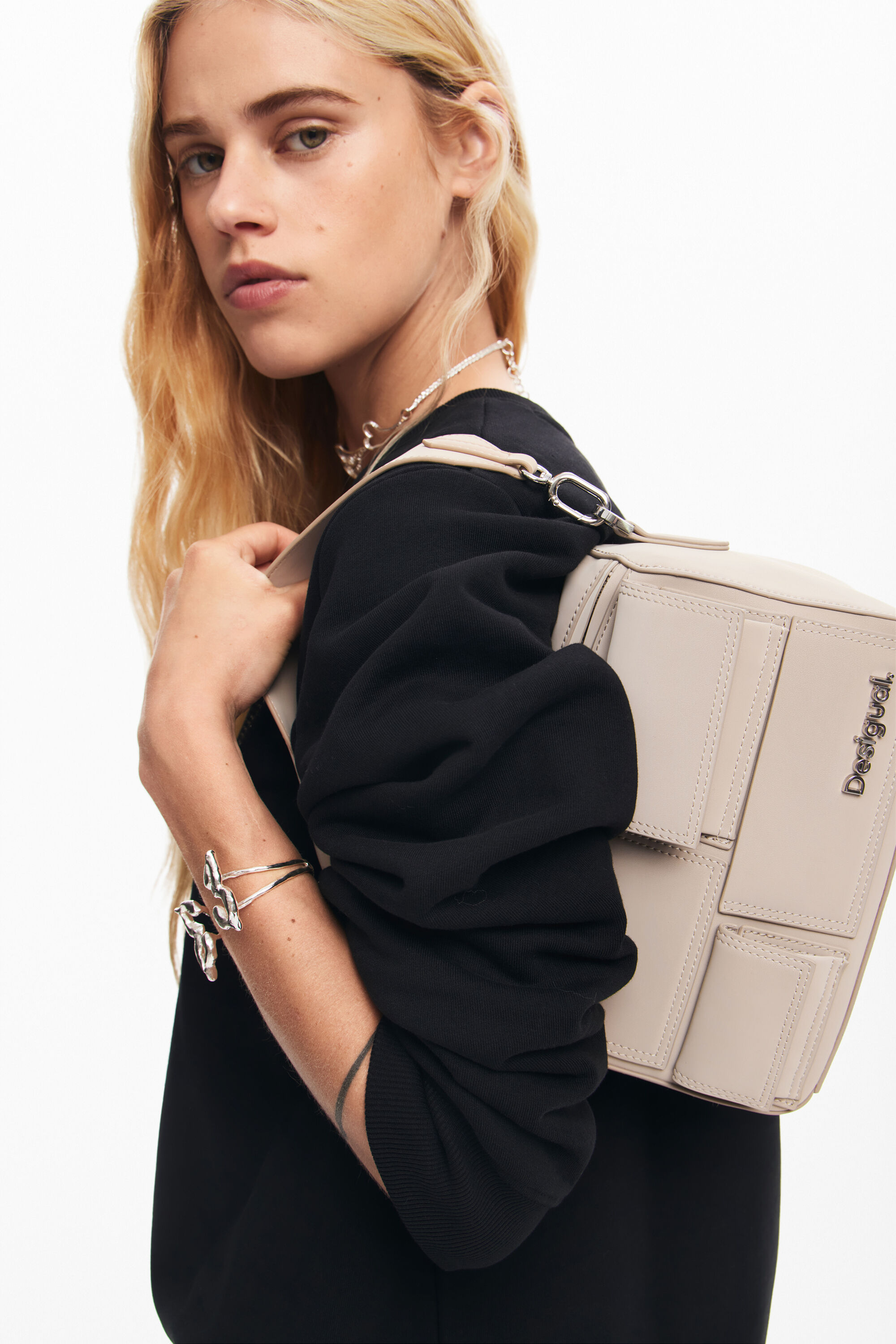 Bolsa de ombro com vários bolsos