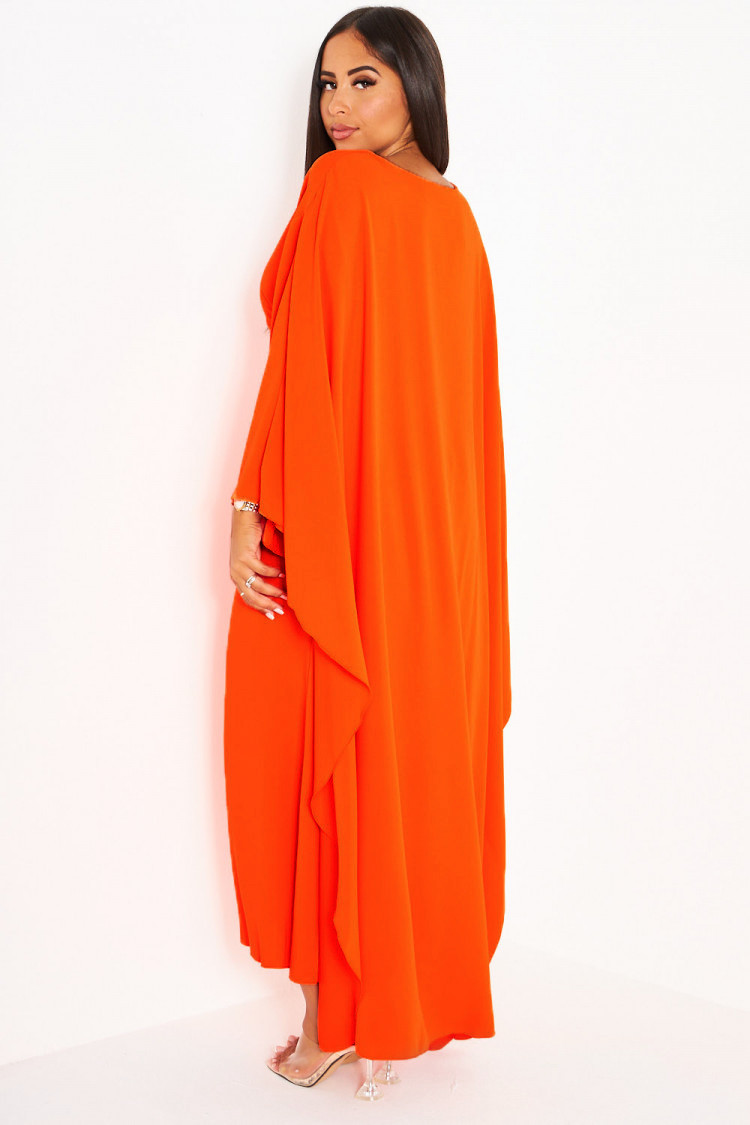 Robe orange ceinturée à empiècement cape