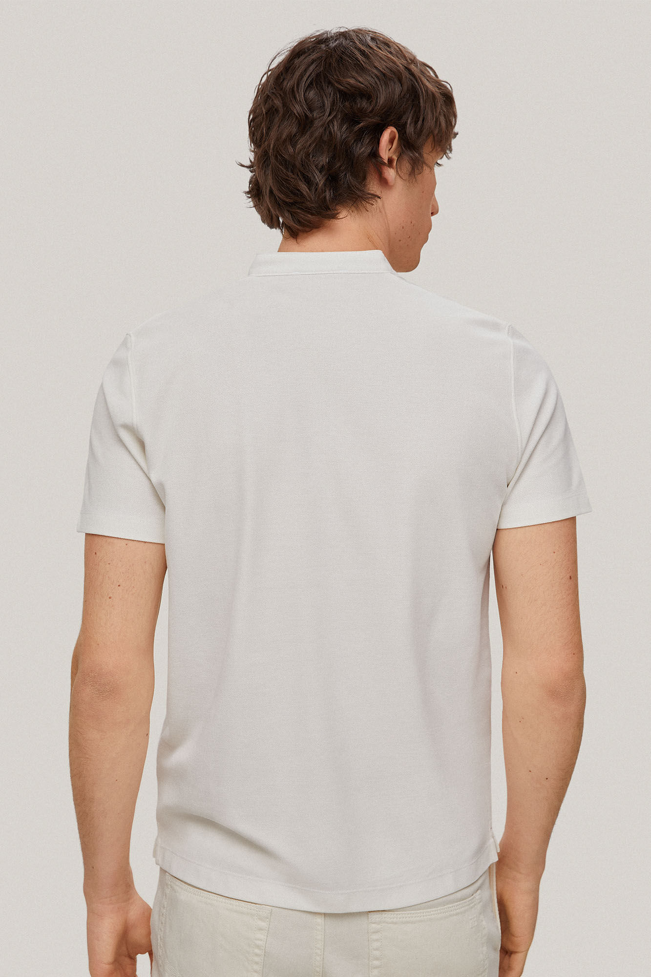 Camisa polo com gola mandarim e acabamento anti-odor - Branca