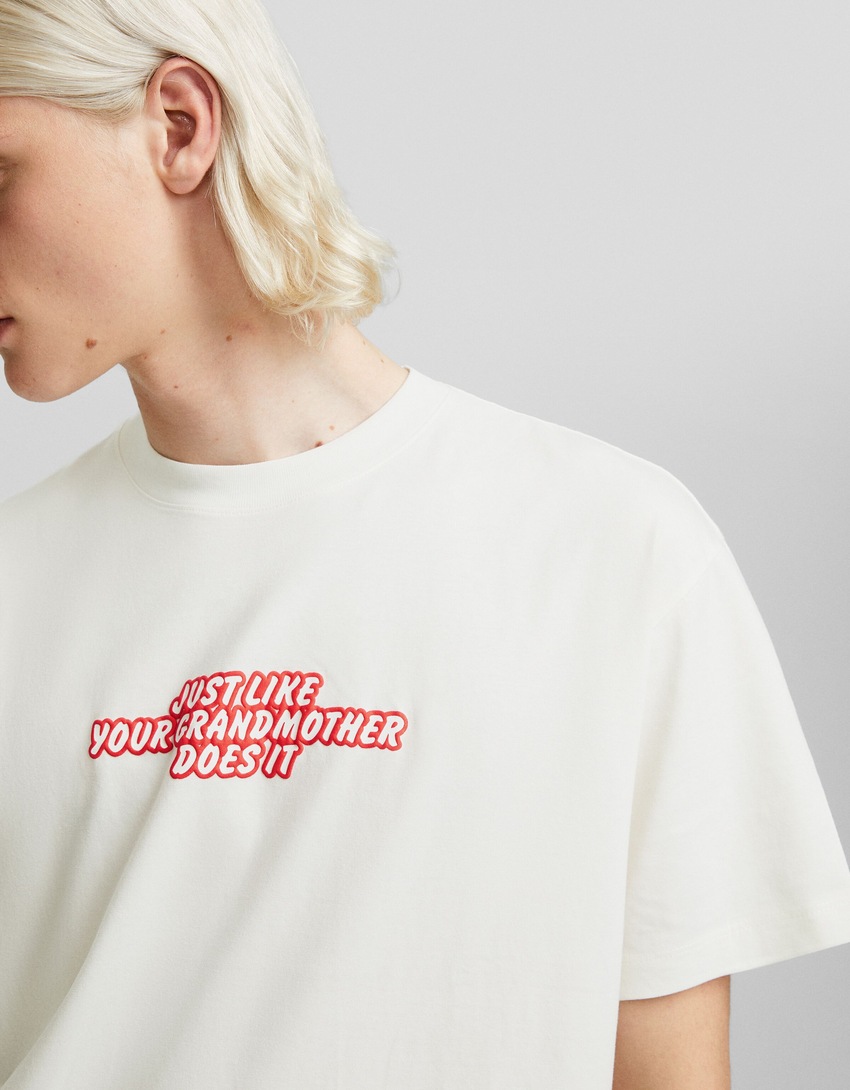 Camiseta de manga curta com estampa e modelagem quadrada