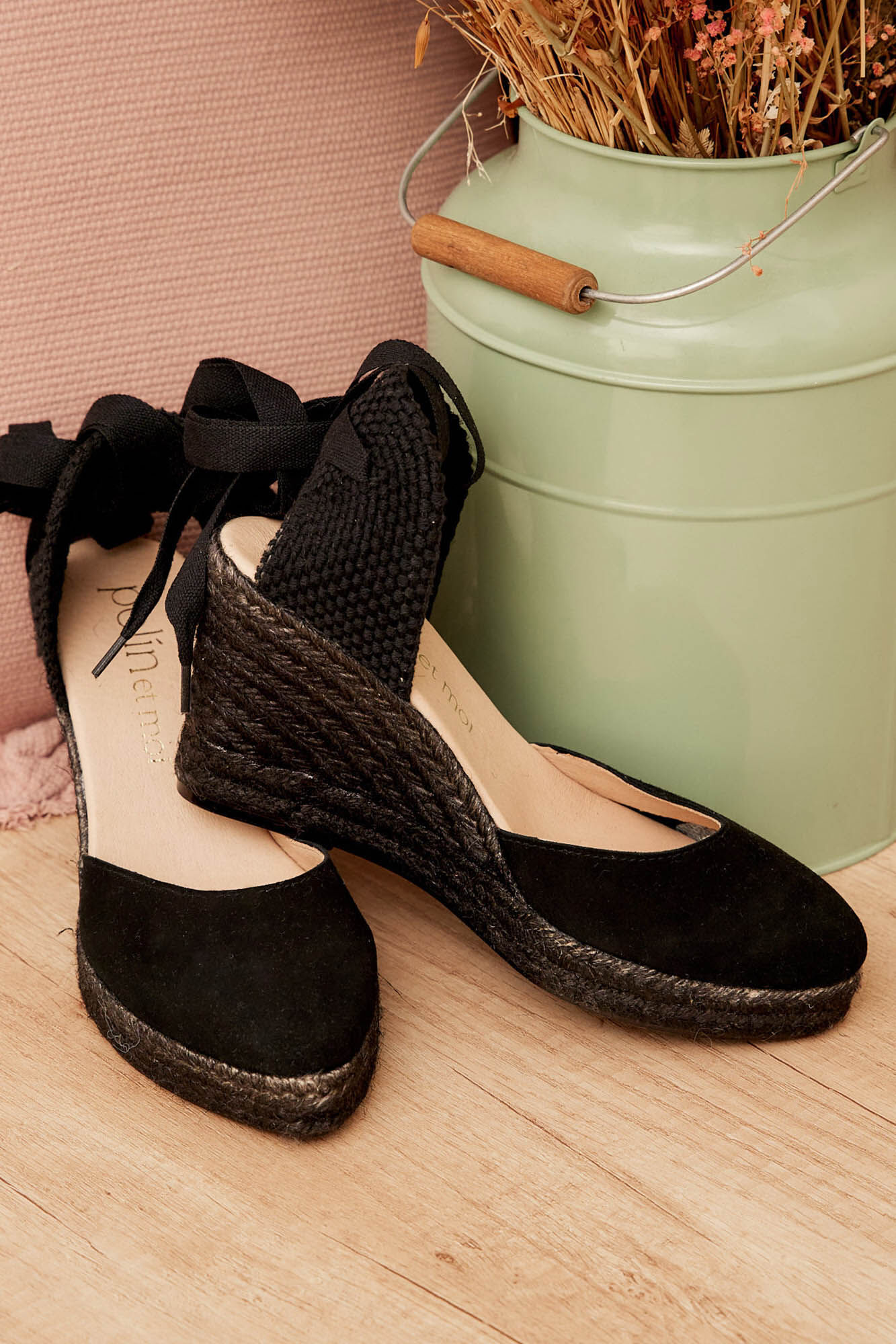 Valenciano com fitas pretas - Preto