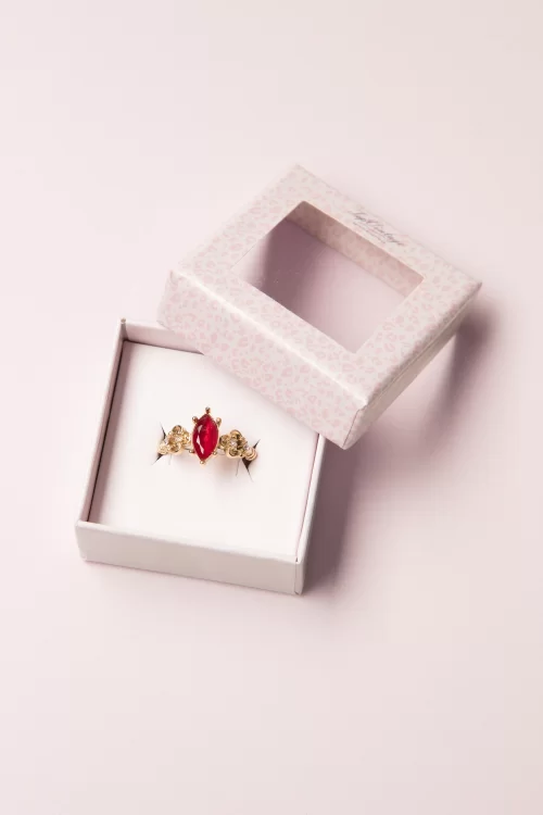 Topvintage Boutique Collection Queen off duty ring in goud en rood