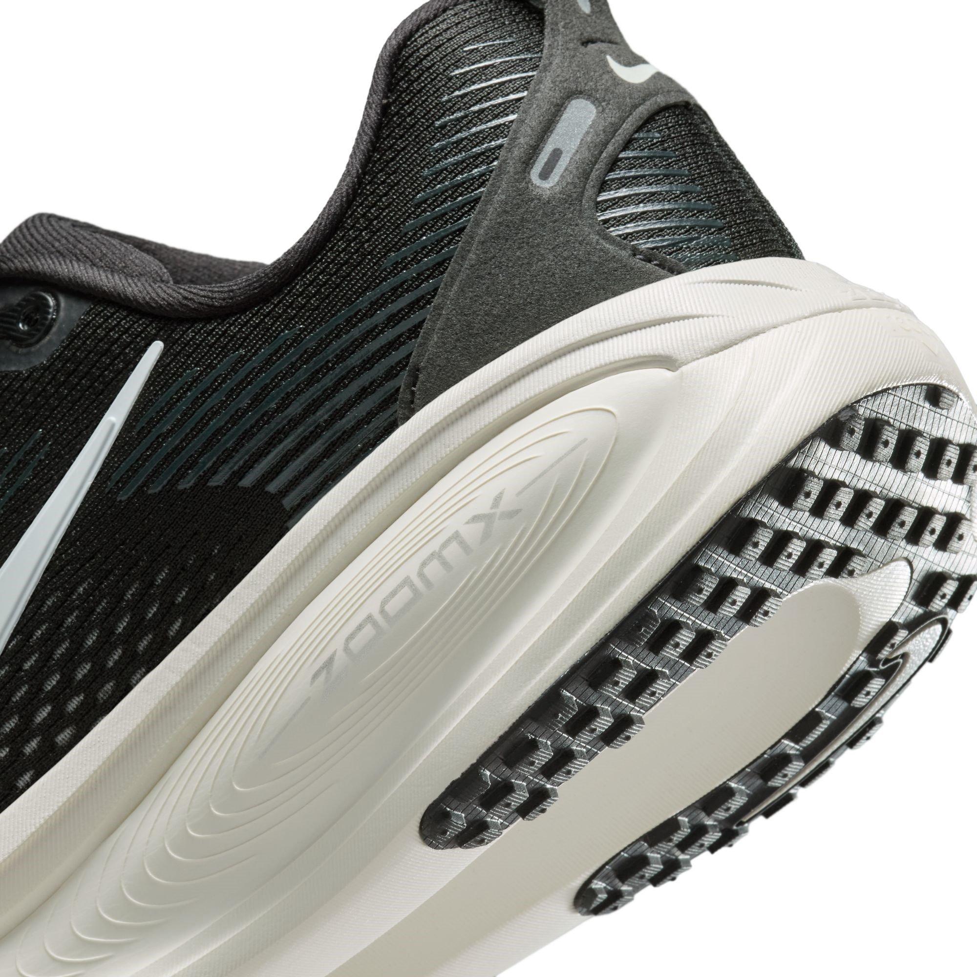 Nike Vomero 18 Road Running Shoes Womens
