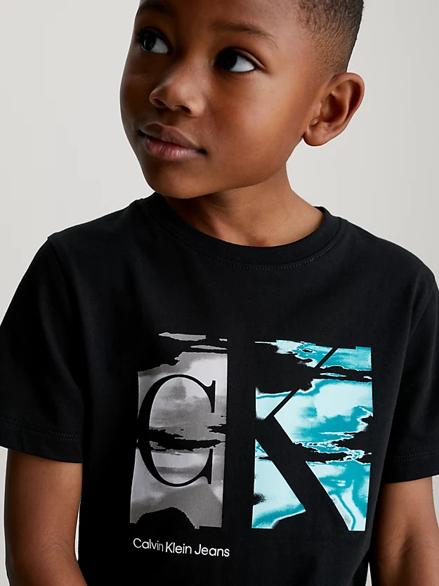 Camiseta com monograma