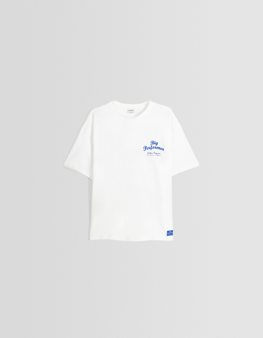 Camiseta de manga curta com estampa e modelagem quadrada