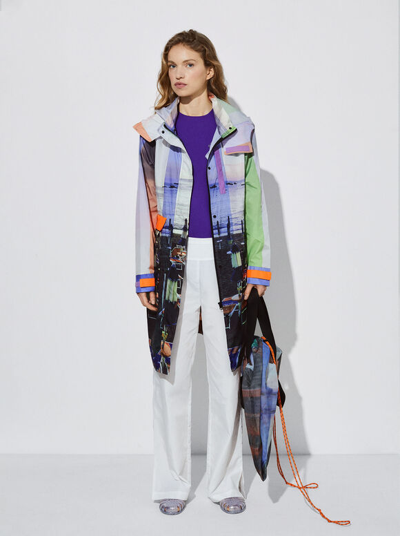 Capa de chuva estampada com capuz - Multicolorida