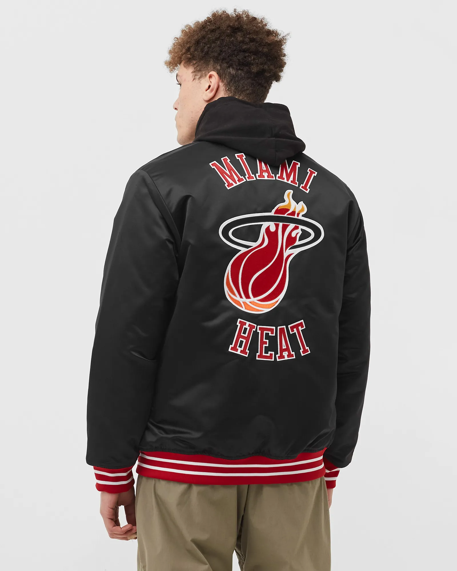 Jaqueta Mitchell & Ness NBA Heavyweight Satin do Miami Heat
