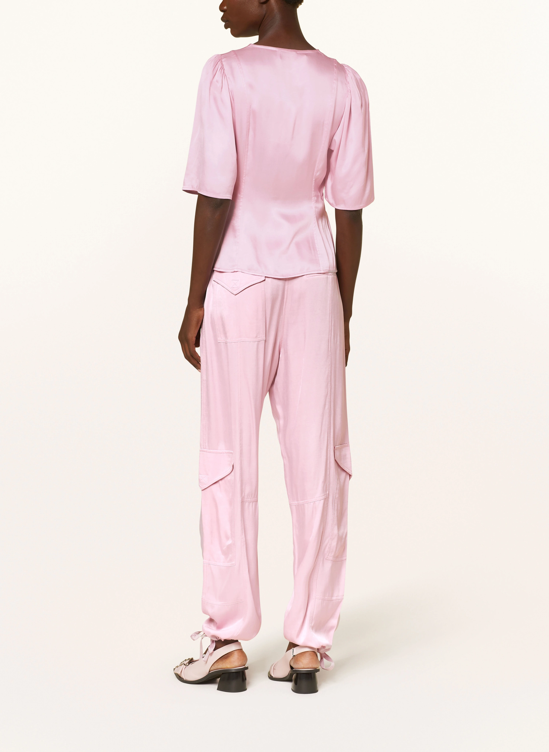 GANNI Cargohose aus Satin