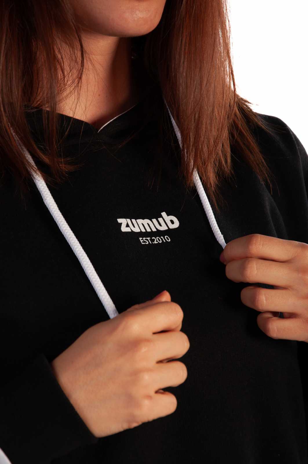 Moletom cropped Zumub EST. 2010 na cor preta
