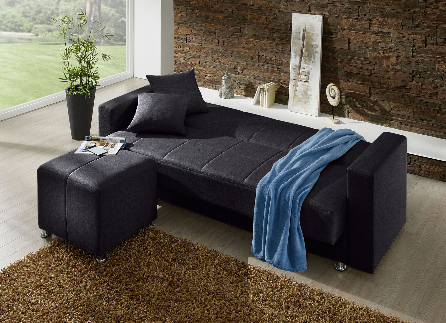 Klick-Klack-Sofa mit Hocker und Dekokissen