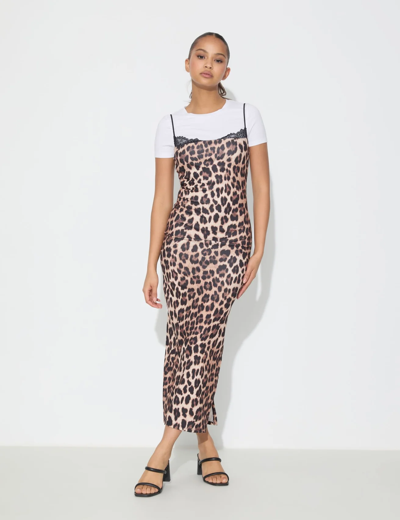 Robe longue à bretelles imprimé léopard