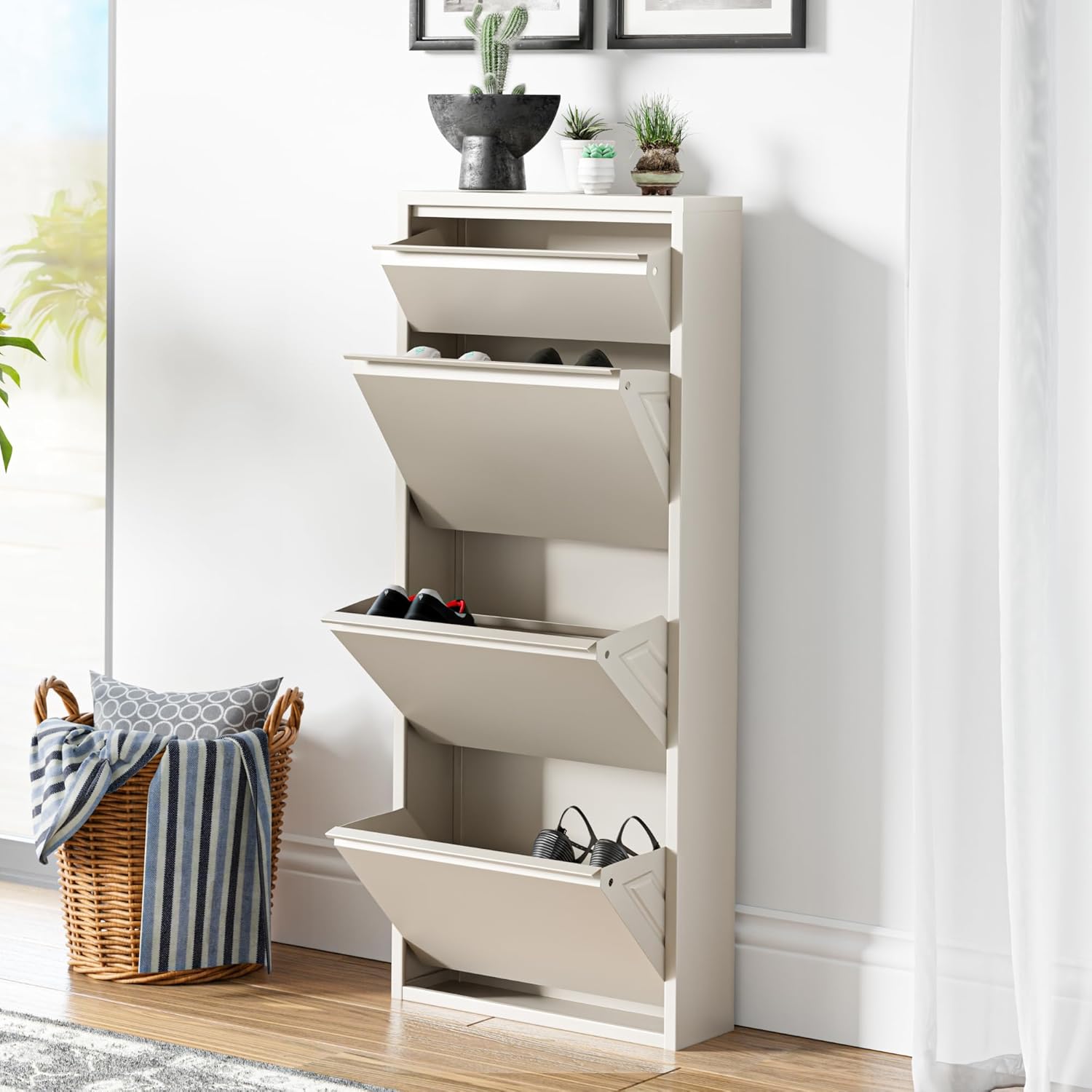 [en.casa] Schuhschrank Sokndal Schuhkipper mit 4 Klappen Metall Schuhkommode für 6 Paar Schuhe 118 x 50 x 15 cm Pfefferweiß